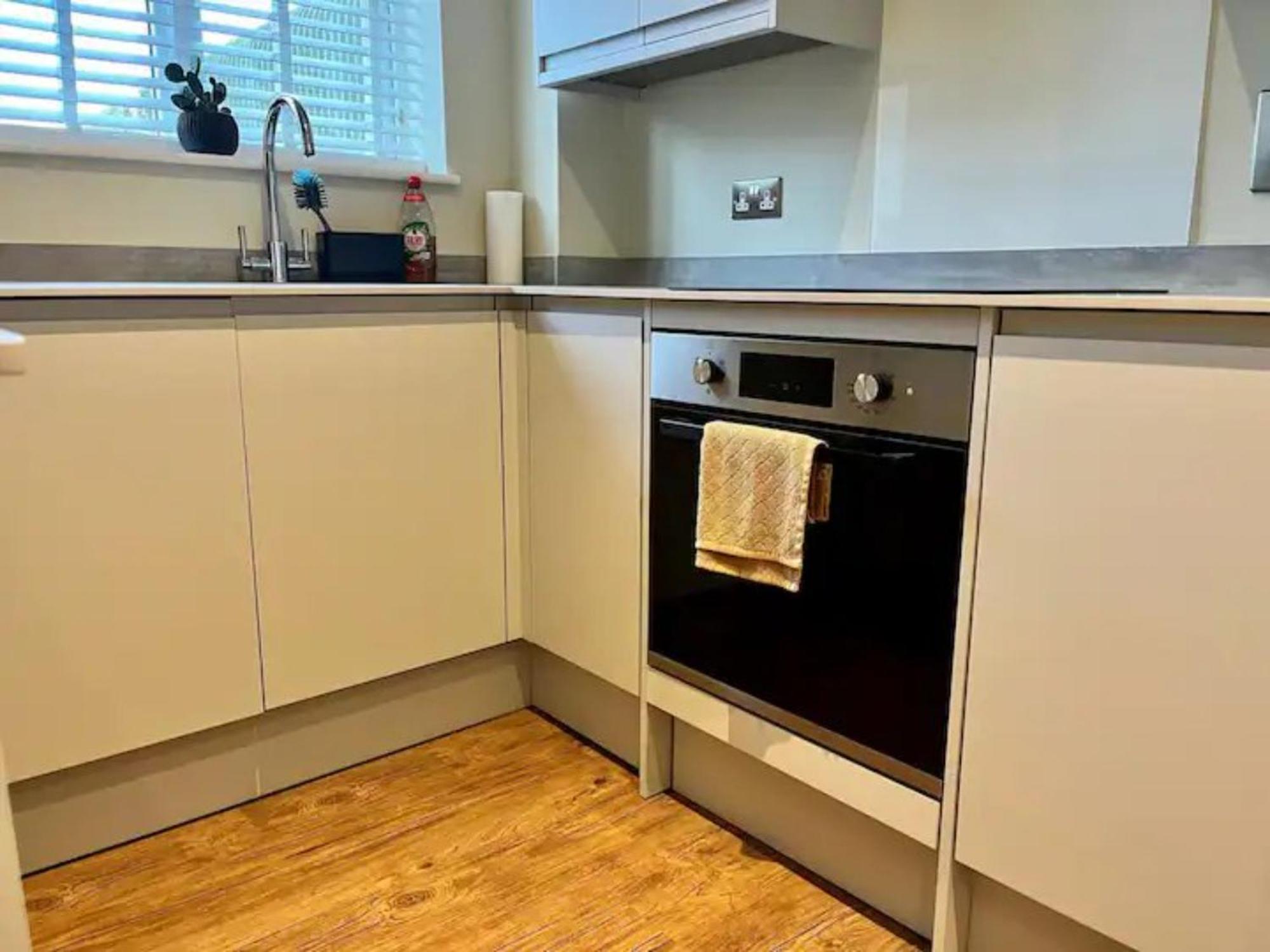 Pass The Keys Modern Family Friendly Flat With Parking Leilighet Rickmansworth Eksteriør bilde